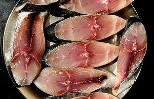 Freshly Cut Vanjaram Fish Steaks Premium Quality